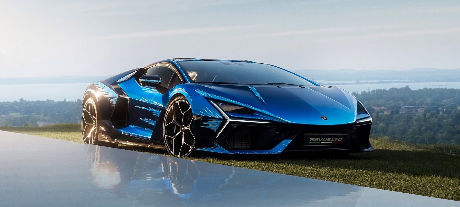 Lamborghini Revuelto Opera Unica: Un homenaje a las azules aguas de Cerdeña