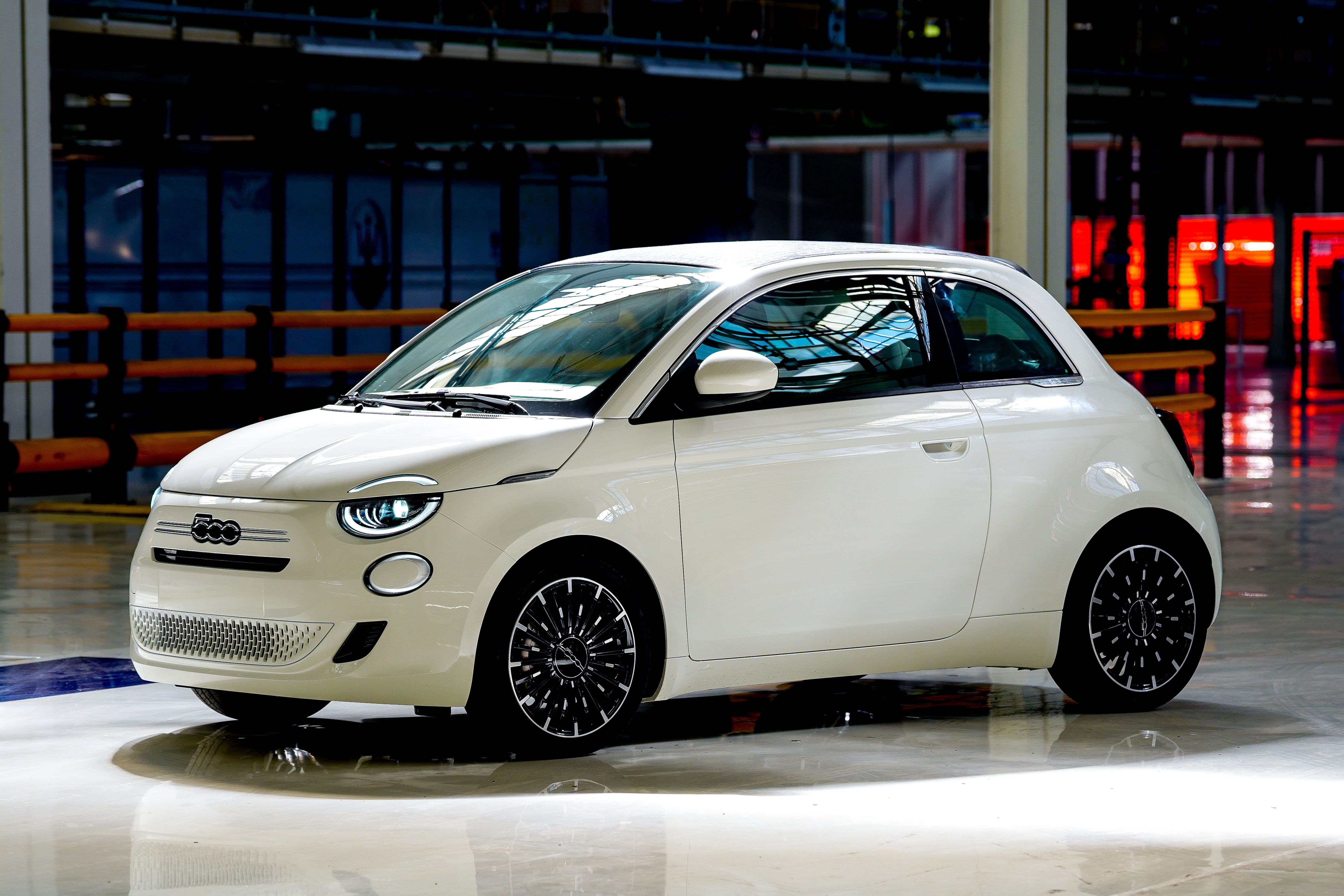 Fiat 500 recibe motor a gasolina, luego del poco éxito de la versión eléctrica