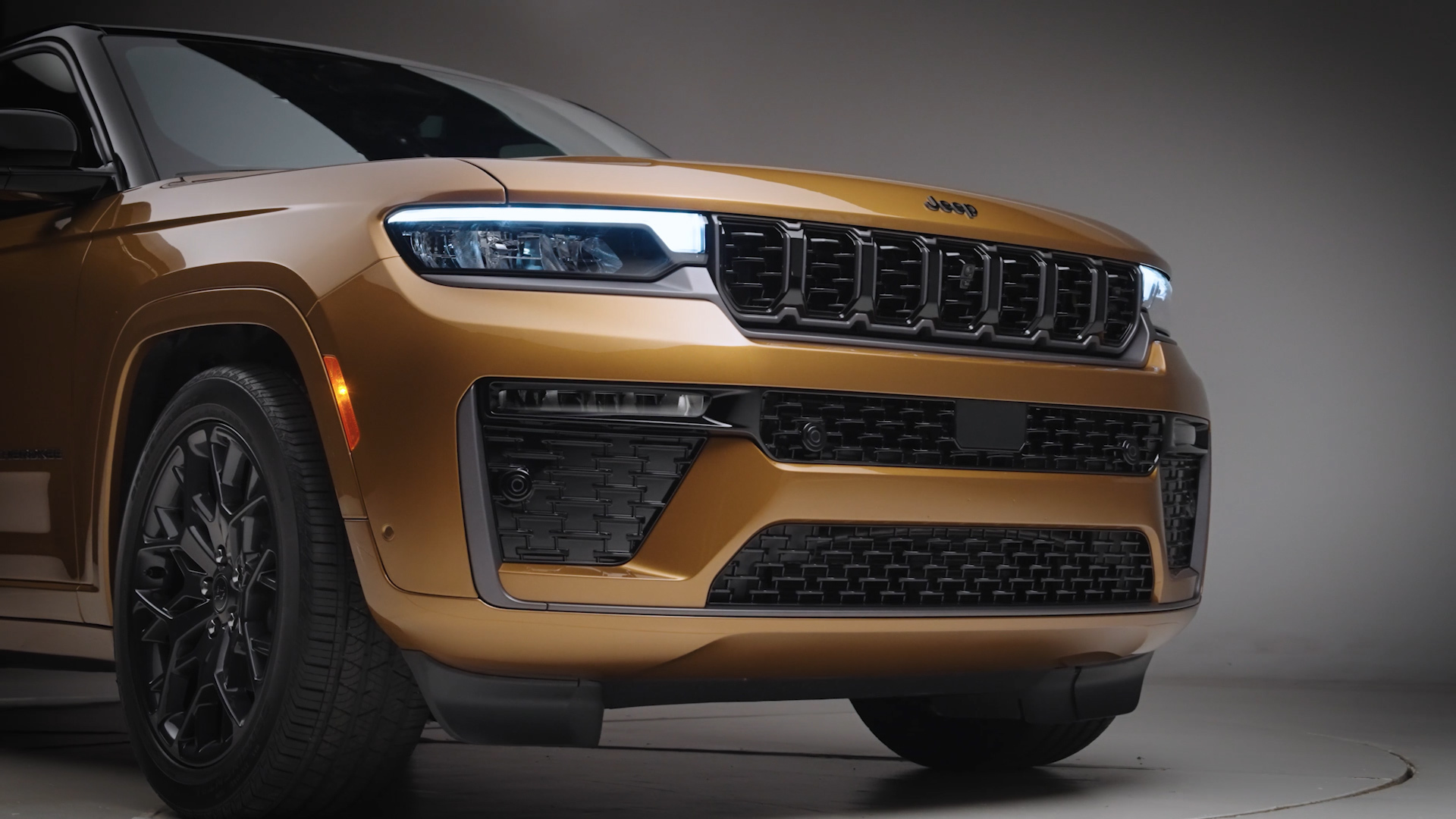 Jeep Grand Cherokee 2026 estrena motor Hurricane 4 Turbo con más potencia y eficiencia